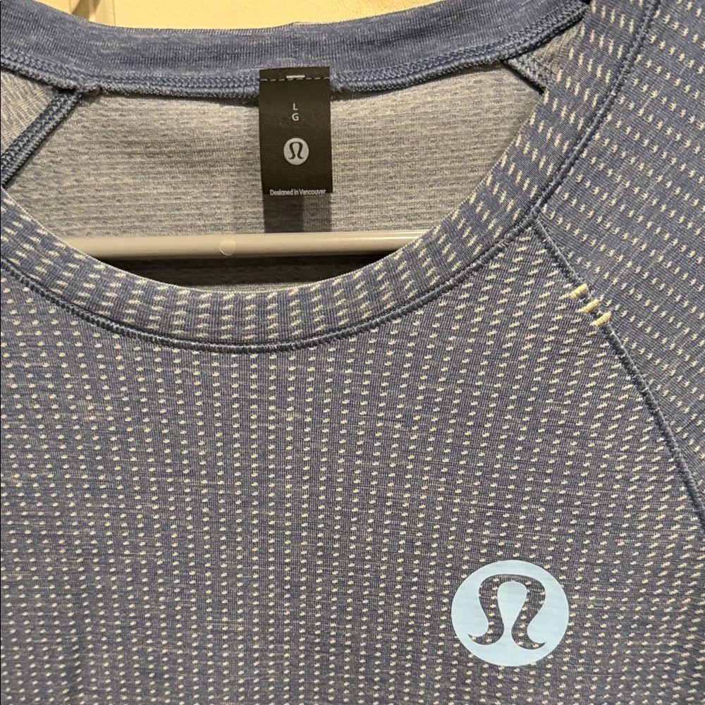 lululemon Metal Vent Tech shirt logo - Picture 2 of 4